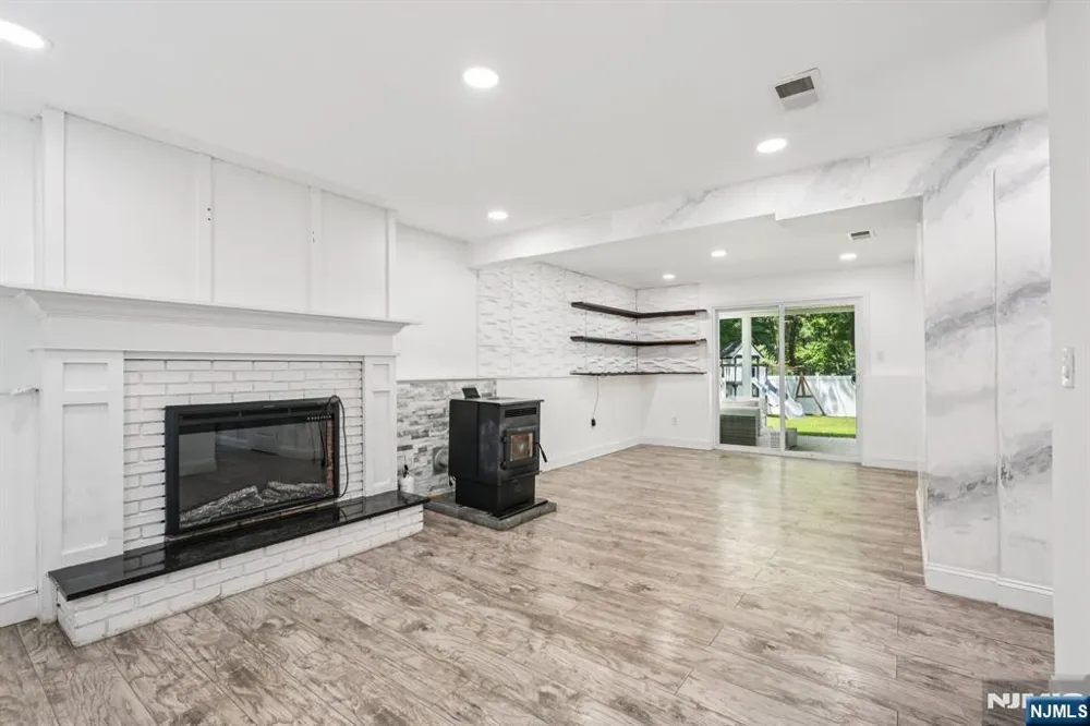 34 Oklahoma Trail Hopatcong, NJ 07843