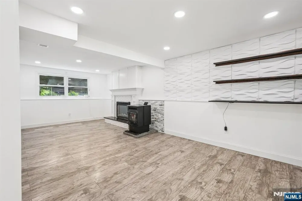 34 Oklahoma Trail Hopatcong, NJ 07843