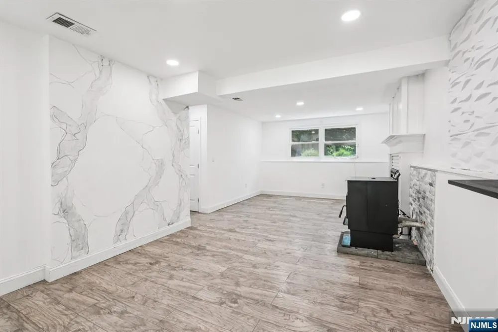 34 Oklahoma Trail Hopatcong, NJ 07843
