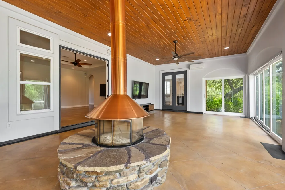 1012 Quail Ridge Drive Dripping Springs, TX 78620