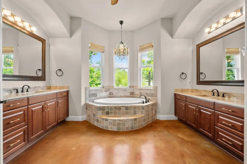 1012 Quail Ridge Drive Dripping Springs, TX 78620