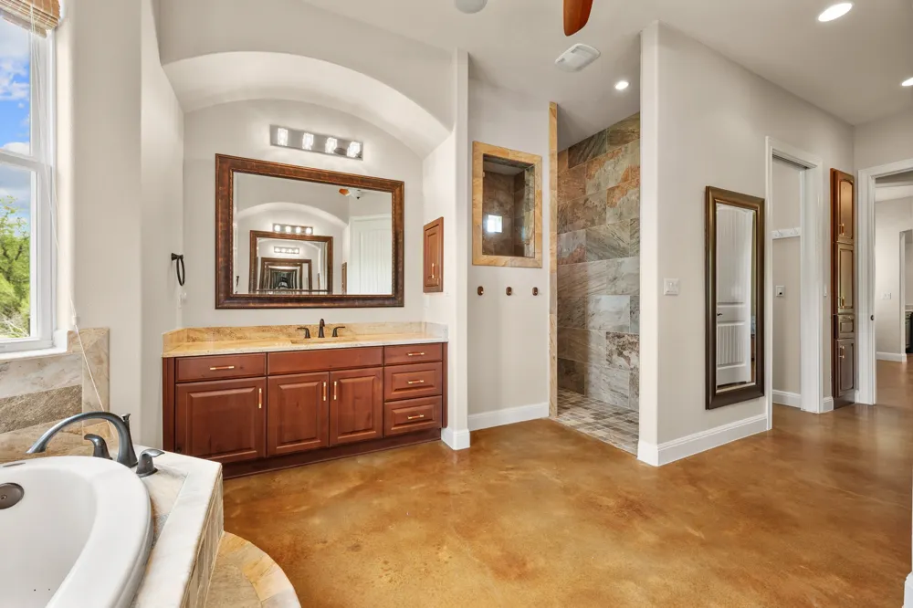 1012 Quail Ridge Drive Dripping Springs, TX 78620