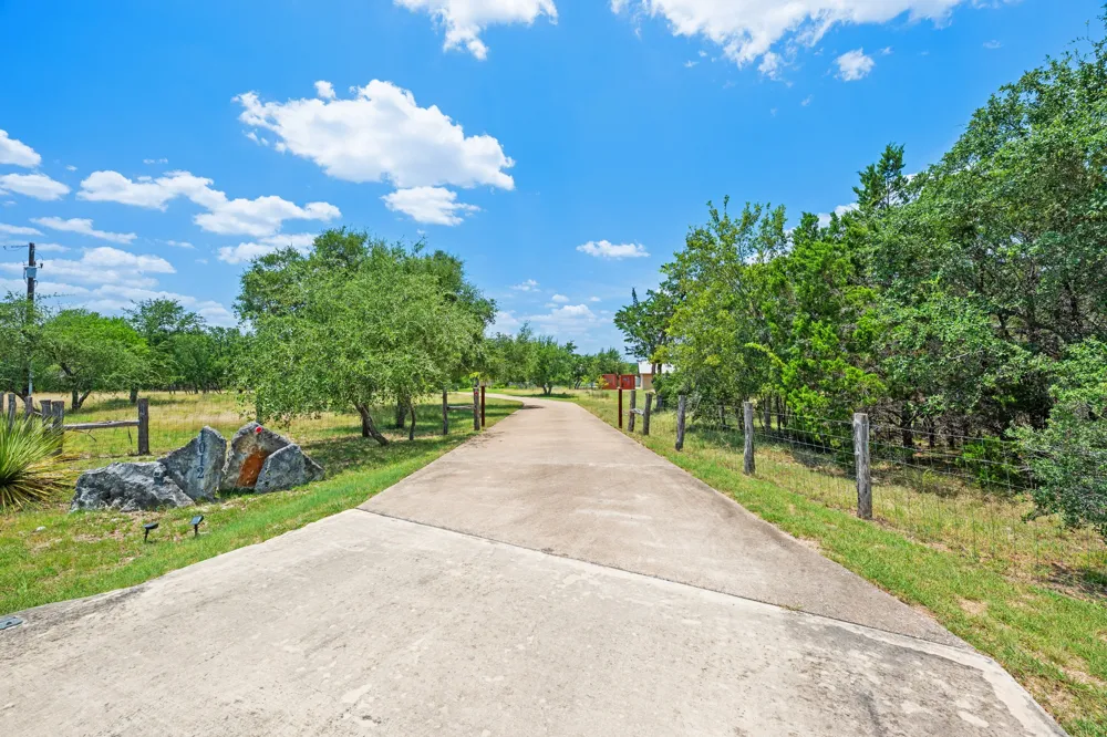 1012 Quail Ridge Drive Dripping Springs, TX 78620
