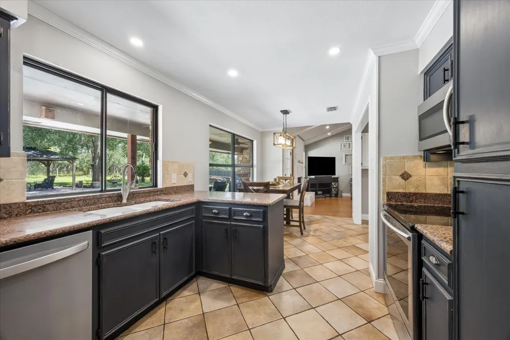 208 Maple Drive Mountain City, TX 78610