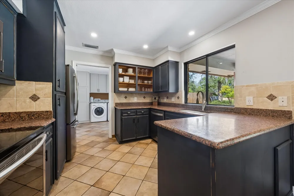208 Maple Drive Mountain City, TX 78610