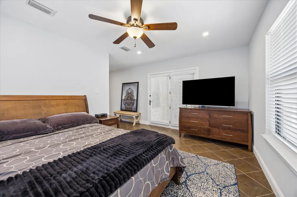 208 Maple Drive Mountain City, TX 78610