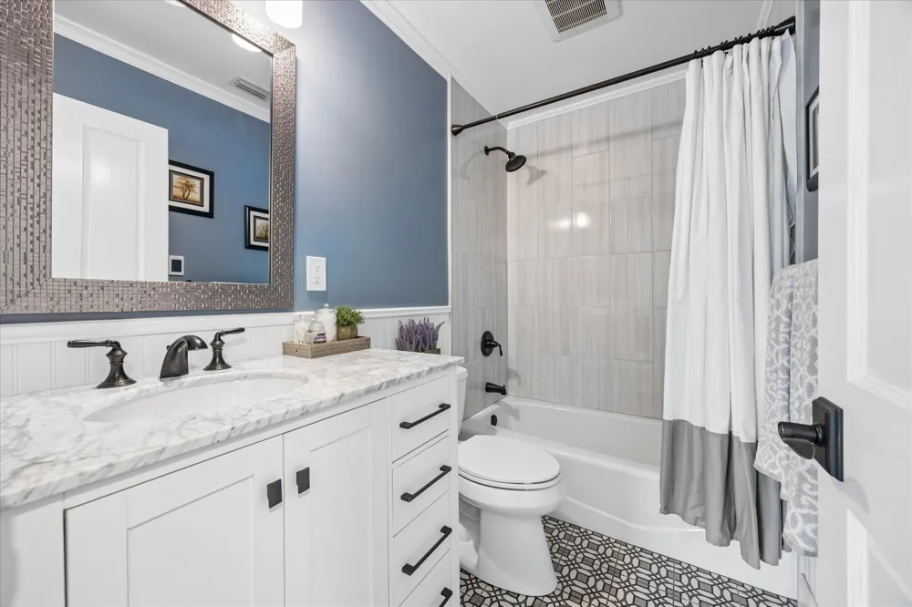 208 Maple Drive Mountain City, TX 78610