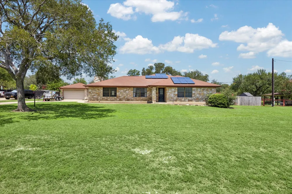 208 Maple Drive Mountain City, TX 78610