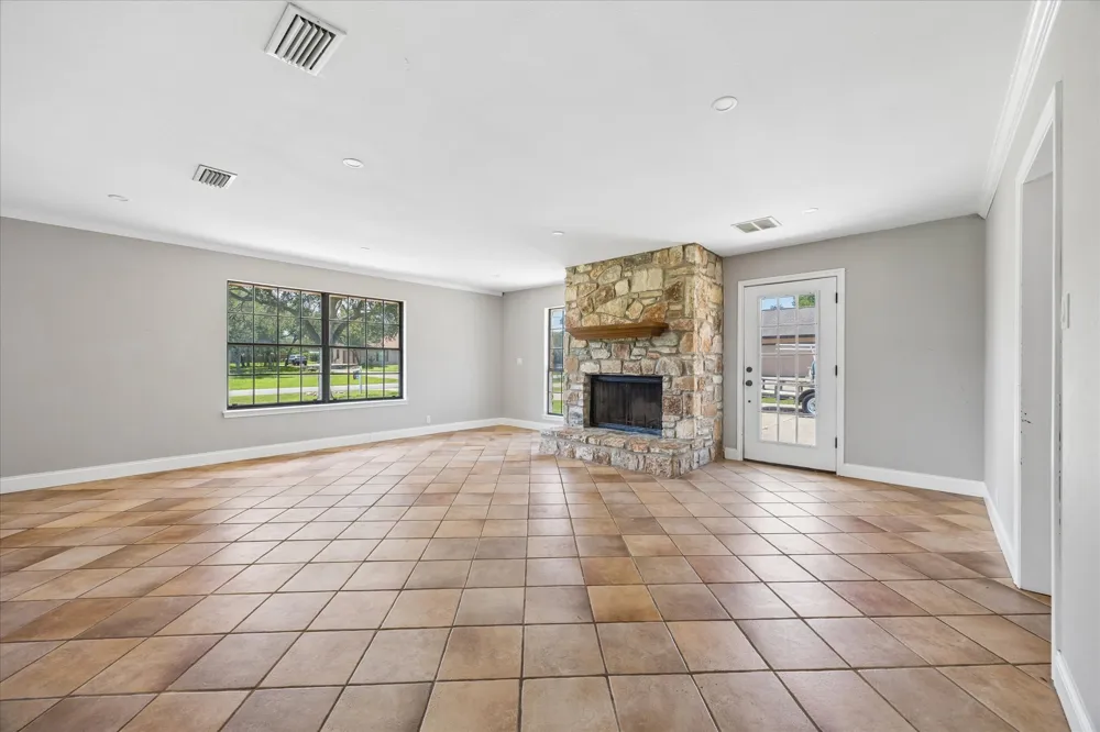 208 Maple Drive Mountain City, TX 78610