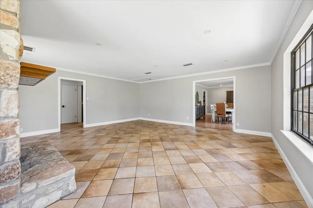 208 Maple Drive Mountain City, TX 78610