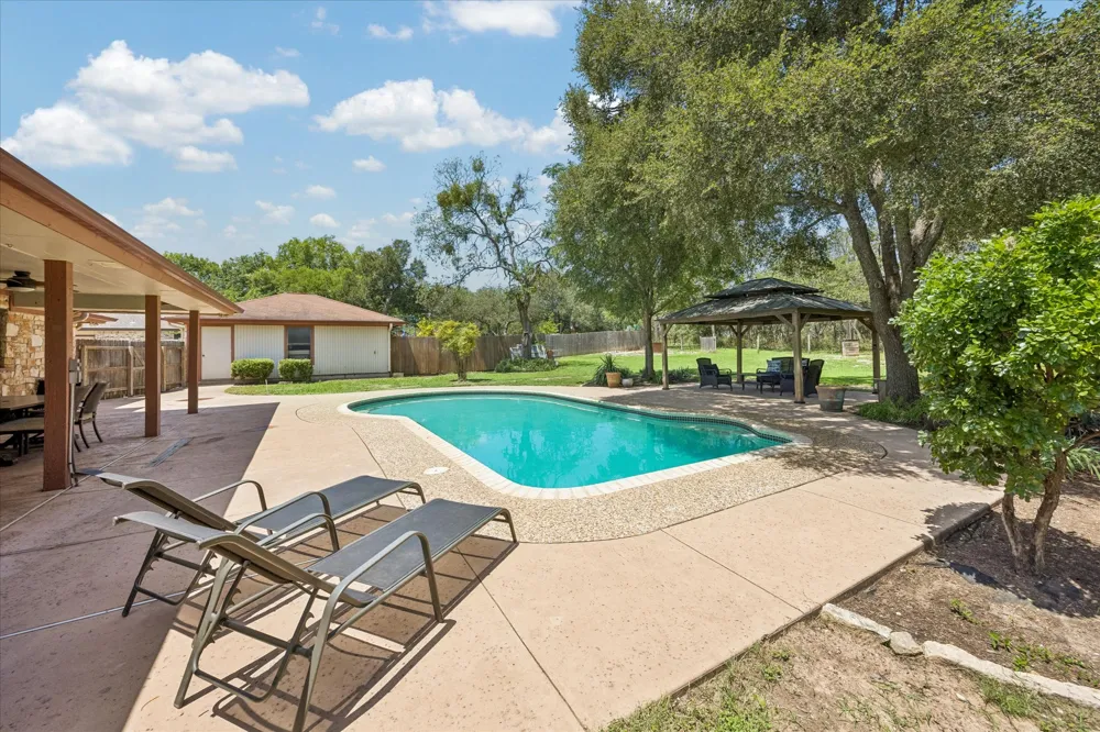 208 Maple Drive Mountain City, TX 78610