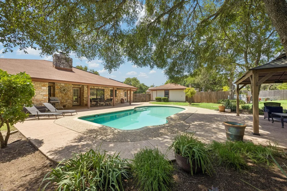 208 Maple Drive Mountain City, TX 78610
