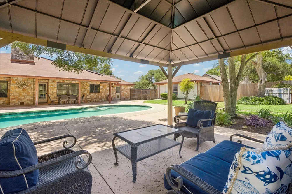 208 Maple Drive Mountain City, TX 78610