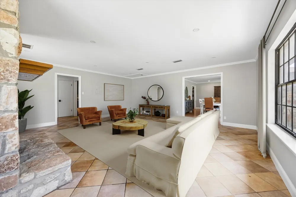 208 Maple Drive Mountain City, TX 78610