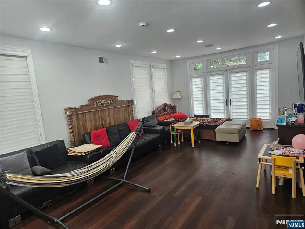 165 Leonia Avenue Leonia, NJ 07605