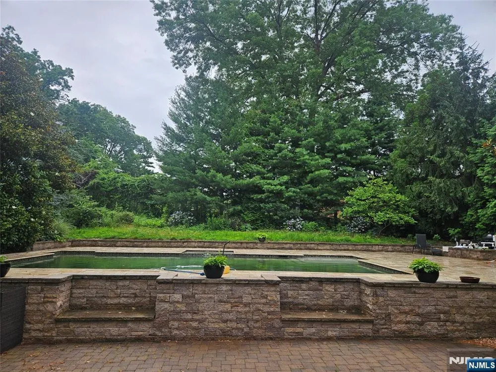 165 Leonia Avenue Leonia, NJ 07605