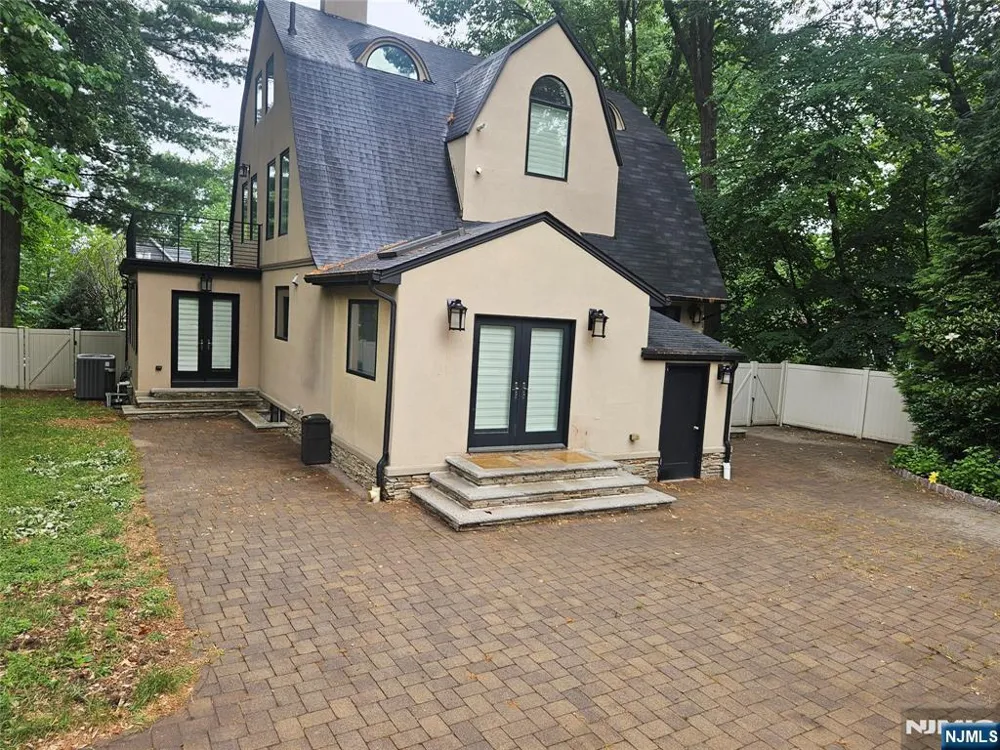 165 Leonia Avenue Leonia, NJ 07605