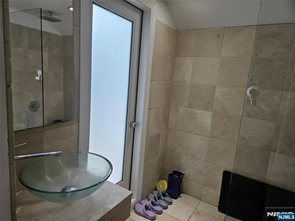 165 Leonia Avenue Leonia, NJ 07605