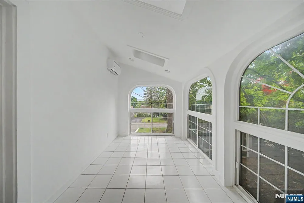 433 Louisa Avenue Wyckoff, NJ 07481