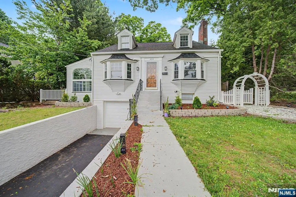 433 Louisa Avenue Wyckoff, NJ 07481