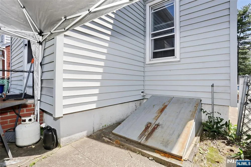 77 Columbus Avenue Garfield, NJ 07026