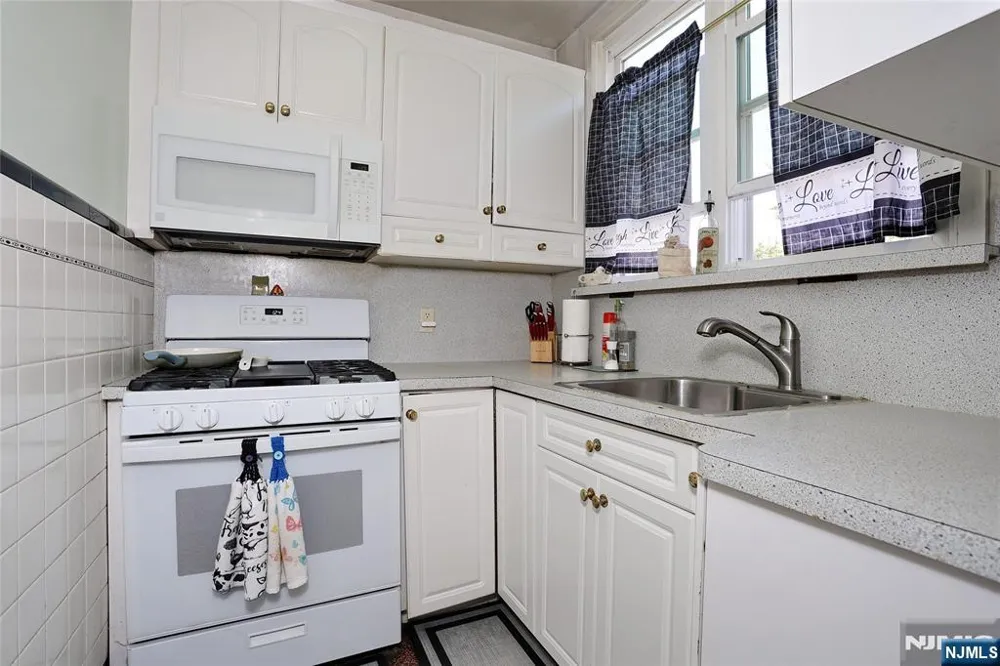 77 Columbus Avenue Garfield, NJ 07026