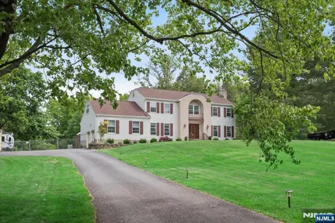5 Glen Ridge Drive