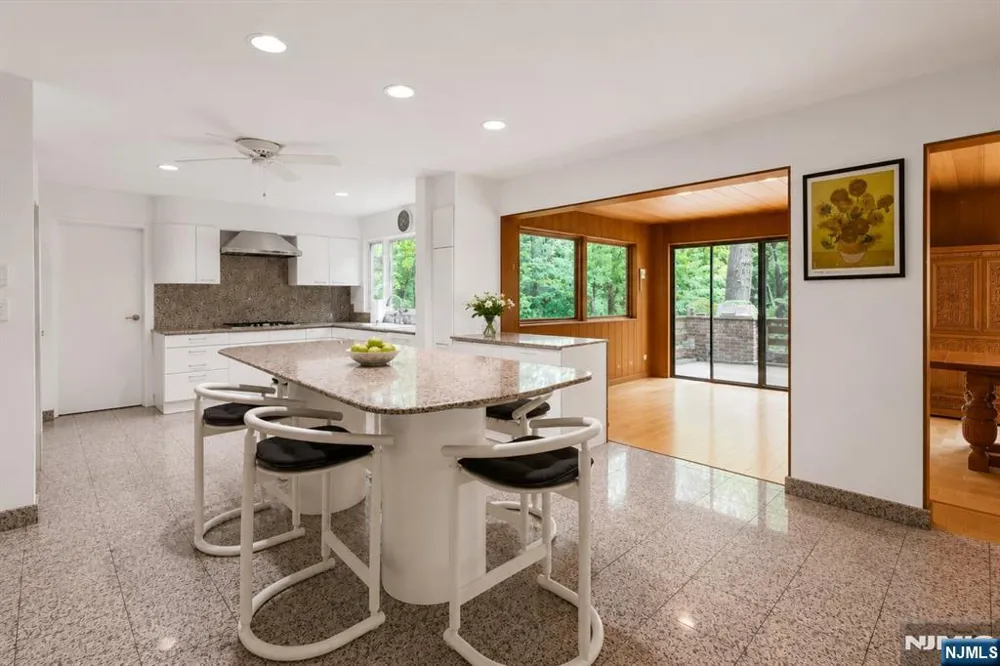 34 Cambridge Way Alpine, NJ 07620