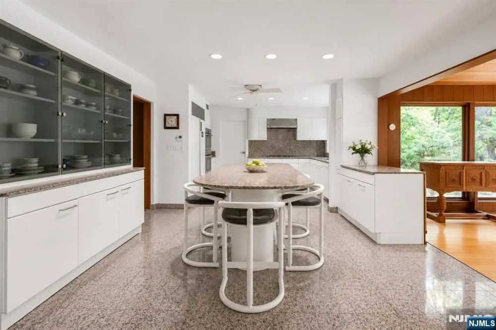 34 Cambridge Way Alpine, NJ 07620