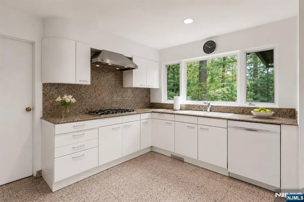 34 Cambridge Way Alpine, NJ 07620