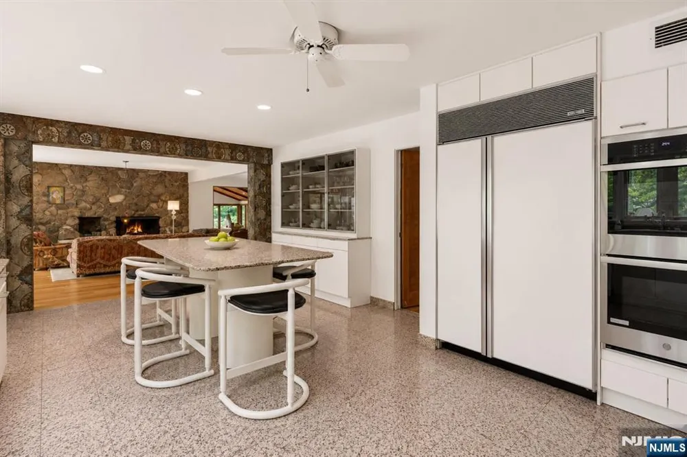 34 Cambridge Way Alpine, NJ 07620