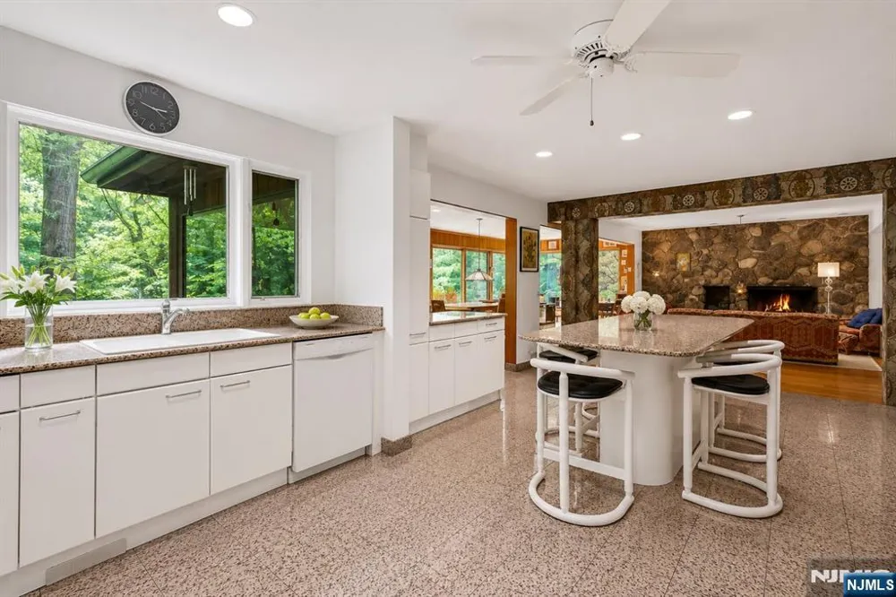 34 Cambridge Way Alpine, NJ 07620