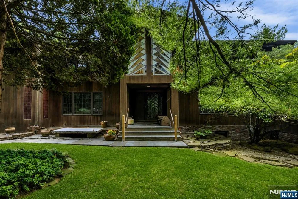 34 Cambridge Way Alpine, NJ 07620