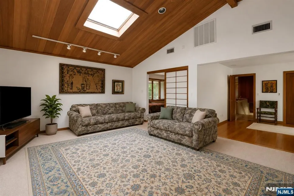34 Cambridge Way Alpine, NJ 07620