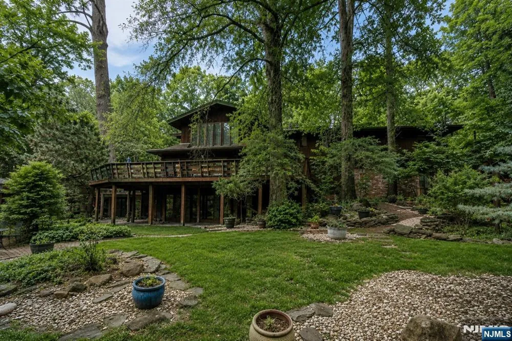34 Cambridge Way Alpine, NJ 07620