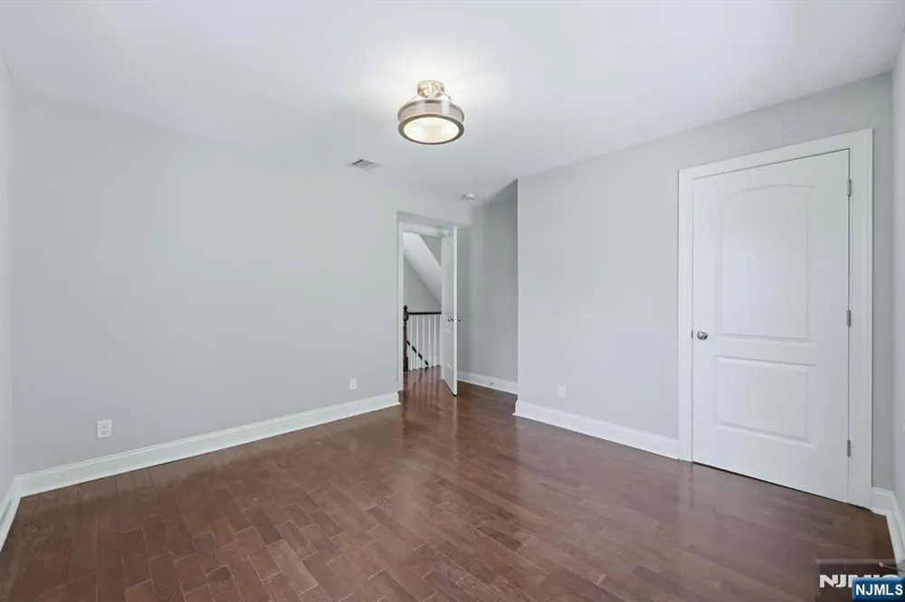 526 Clinton Street East Orange, NJ 07018