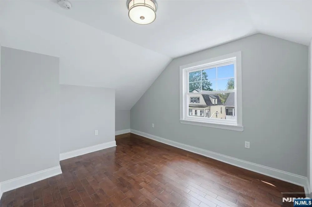 526 Clinton Street East Orange, NJ 07018