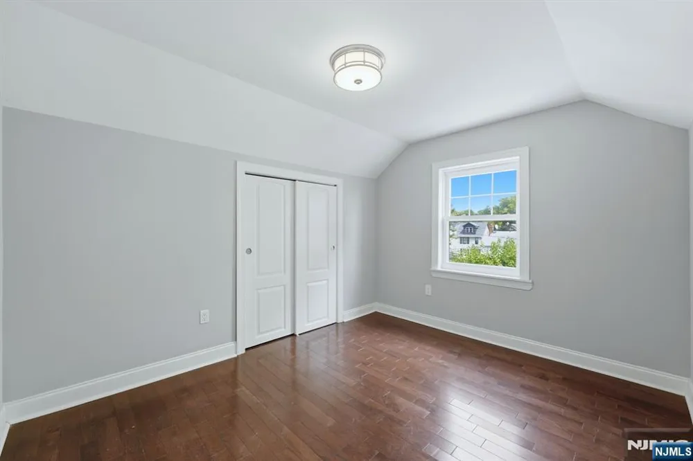 526 Clinton Street East Orange, NJ 07018