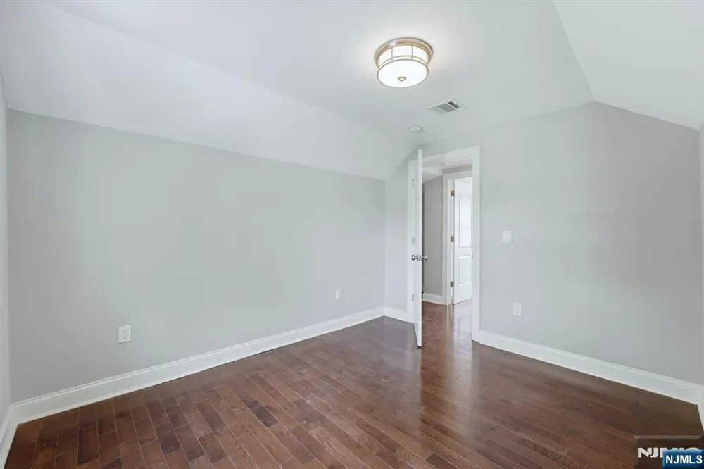 526 Clinton Street East Orange, NJ 07018