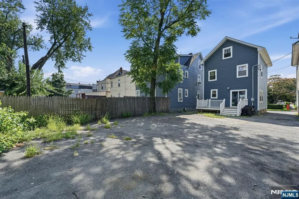 526 Clinton Street East Orange, NJ 07018