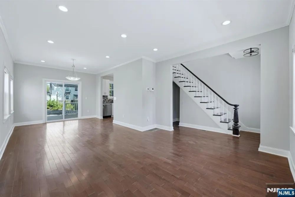 526 Clinton Street East Orange, NJ 07018