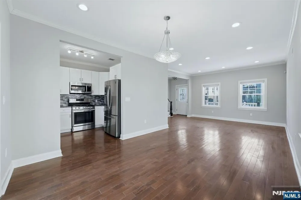 526 Clinton Street East Orange, NJ 07018