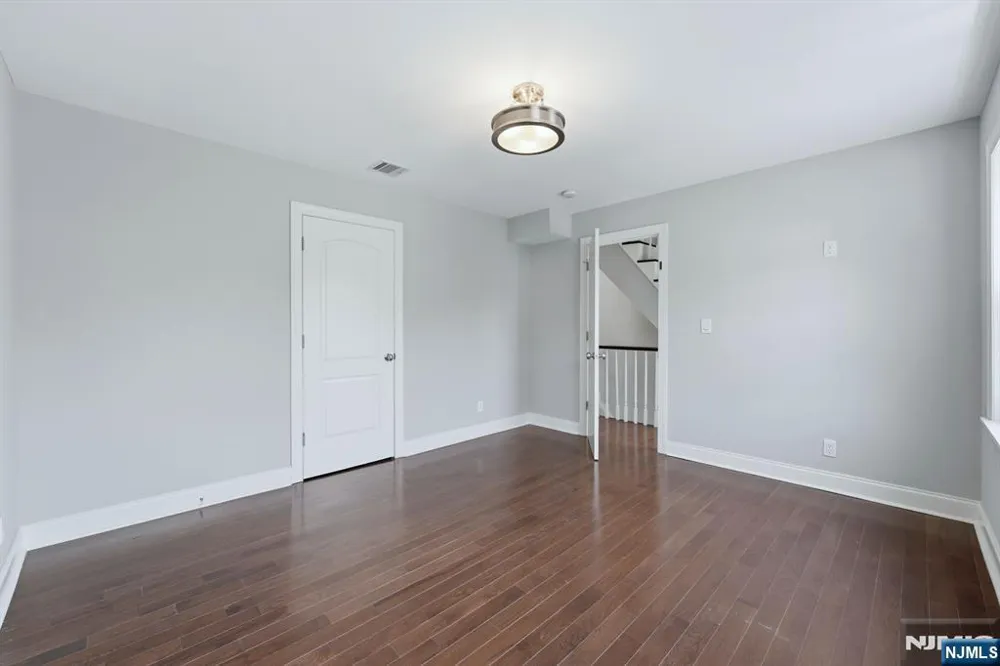 526 Clinton Street East Orange, NJ 07018