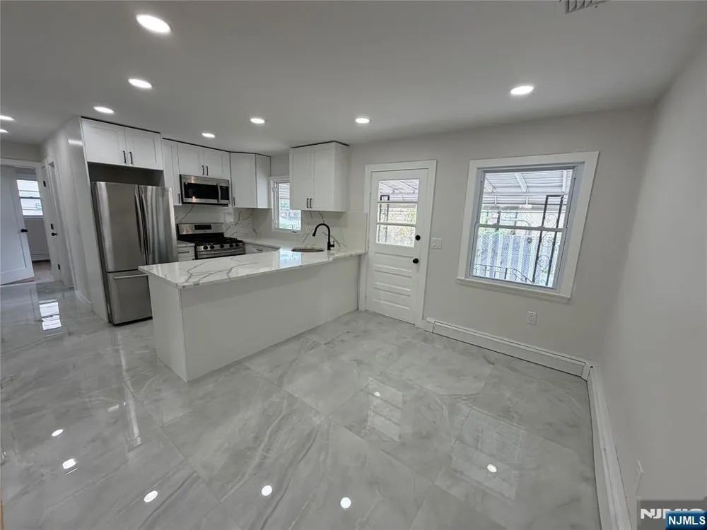 310 Passaic Avenue Carlstadt, NJ 07072