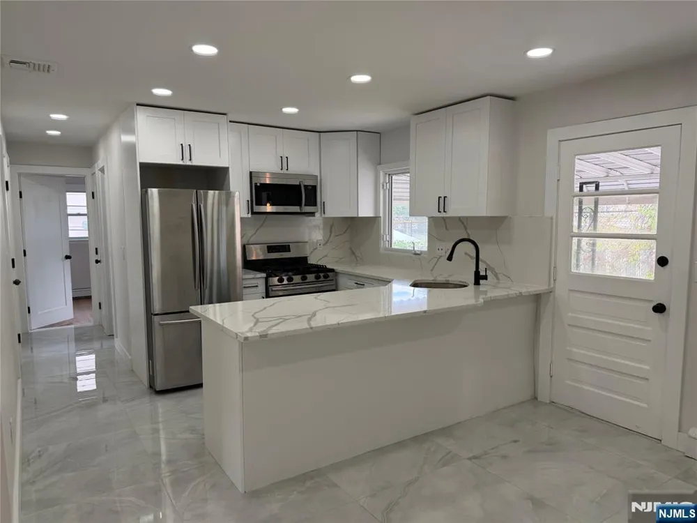 310 Passaic Avenue Carlstadt, NJ 07072