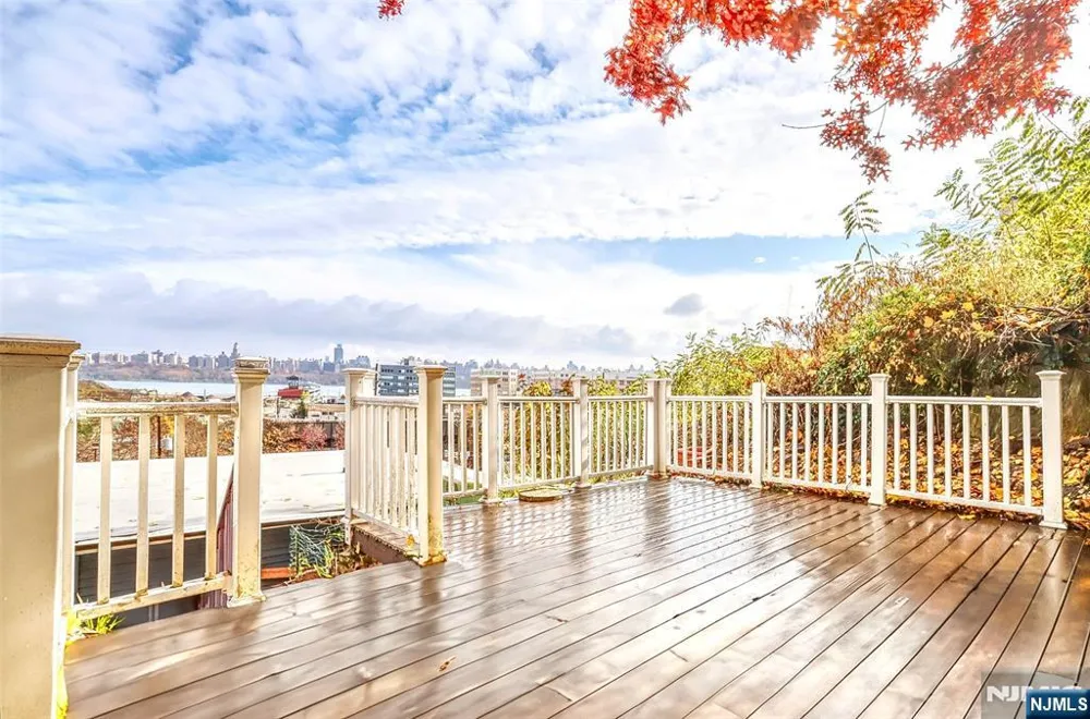 9017 Riverside Place North Bergen, NJ 07047