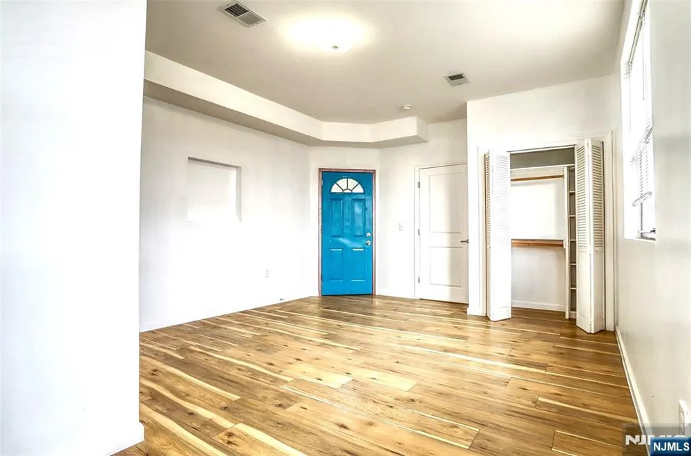 9017 Riverside Place North Bergen, NJ 07047