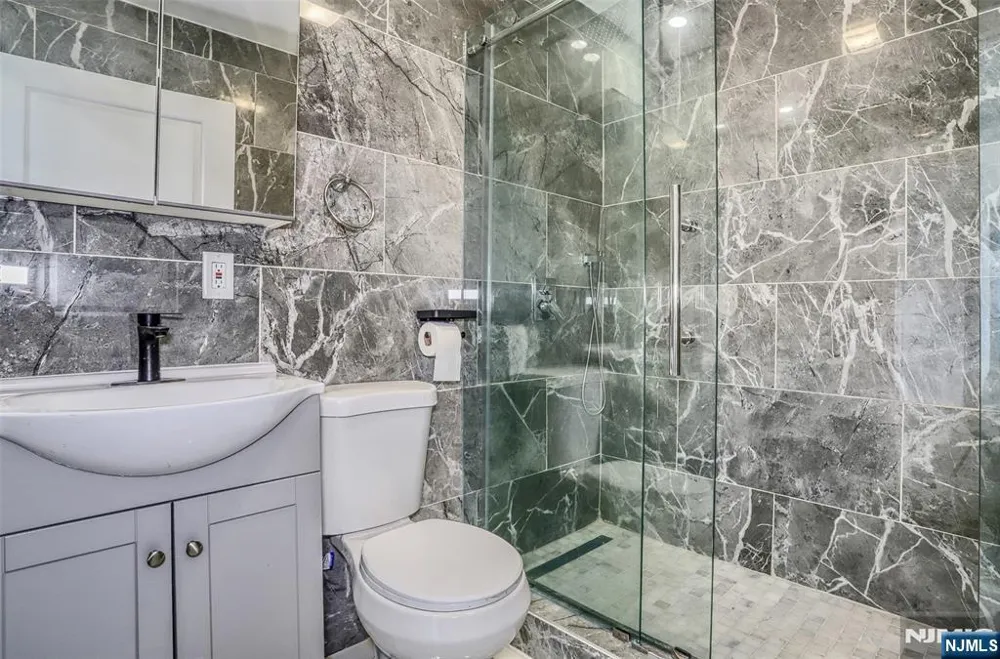9017 Riverside Place North Bergen, NJ 07047