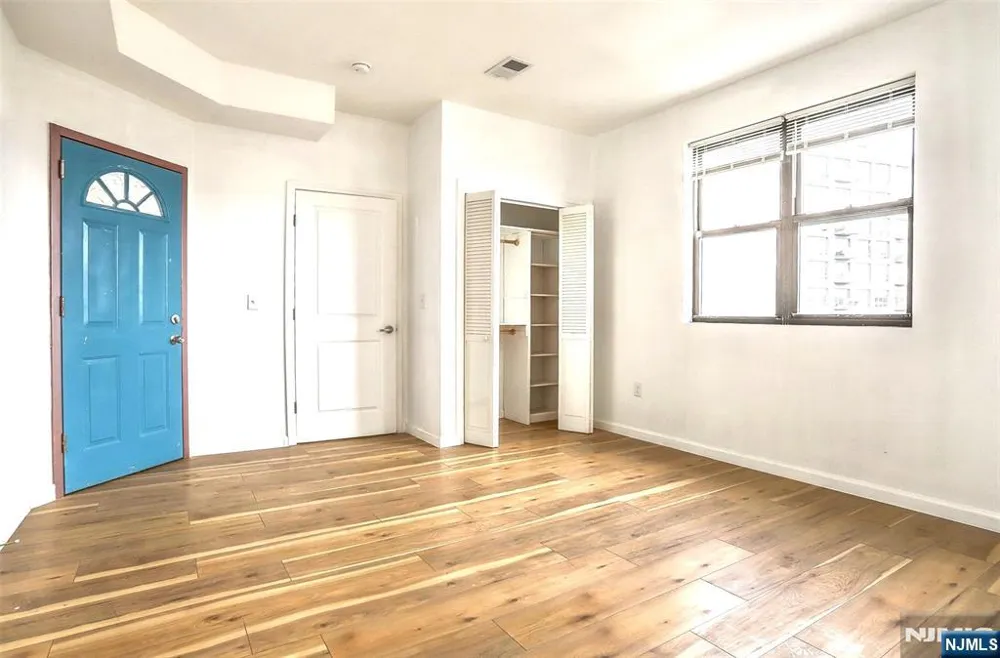 9017 Riverside Place North Bergen, NJ 07047
