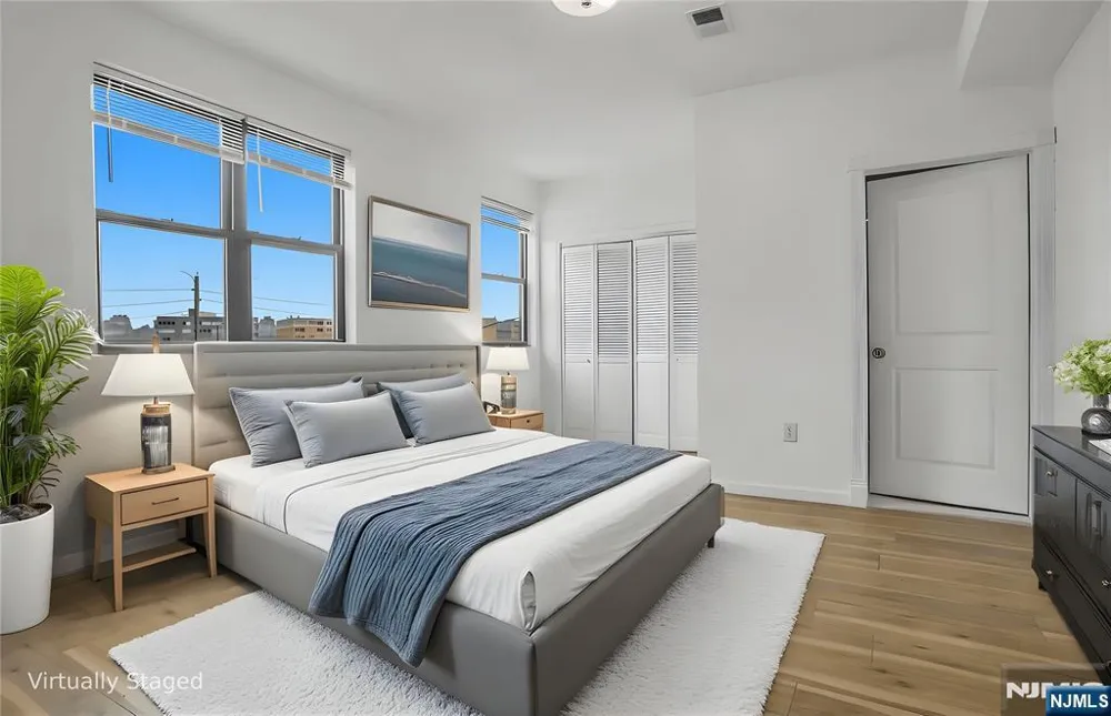 9017 Riverside Place North Bergen, NJ 07047